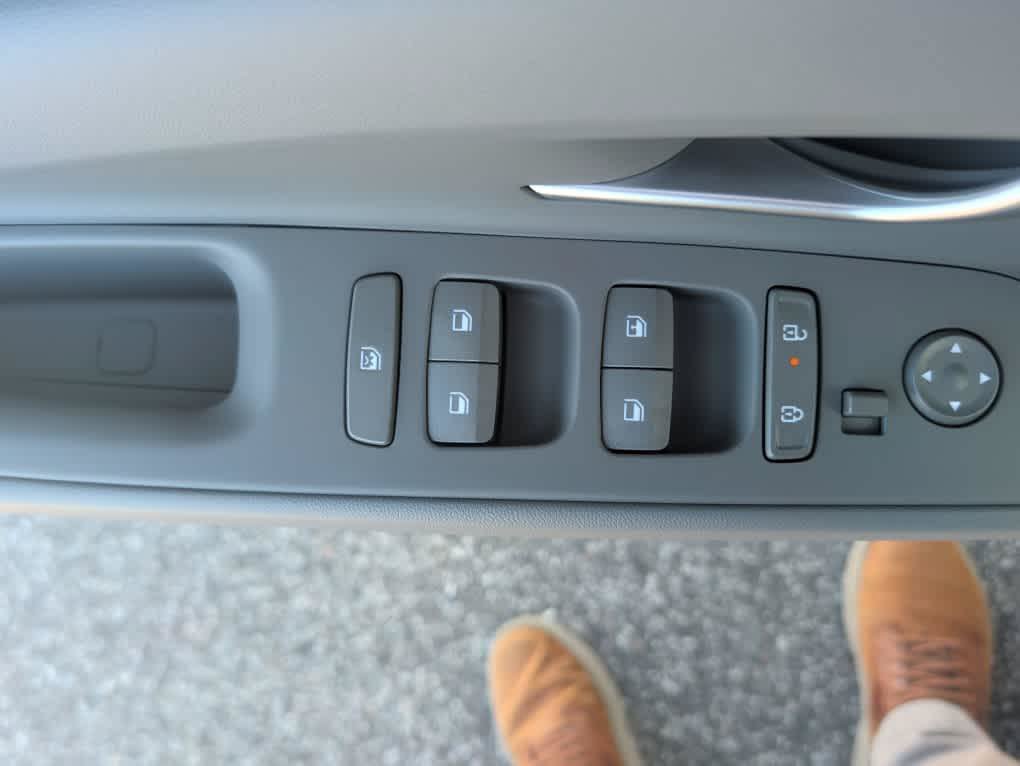 New 2026 Hyundai Elantra SE FWD image 23