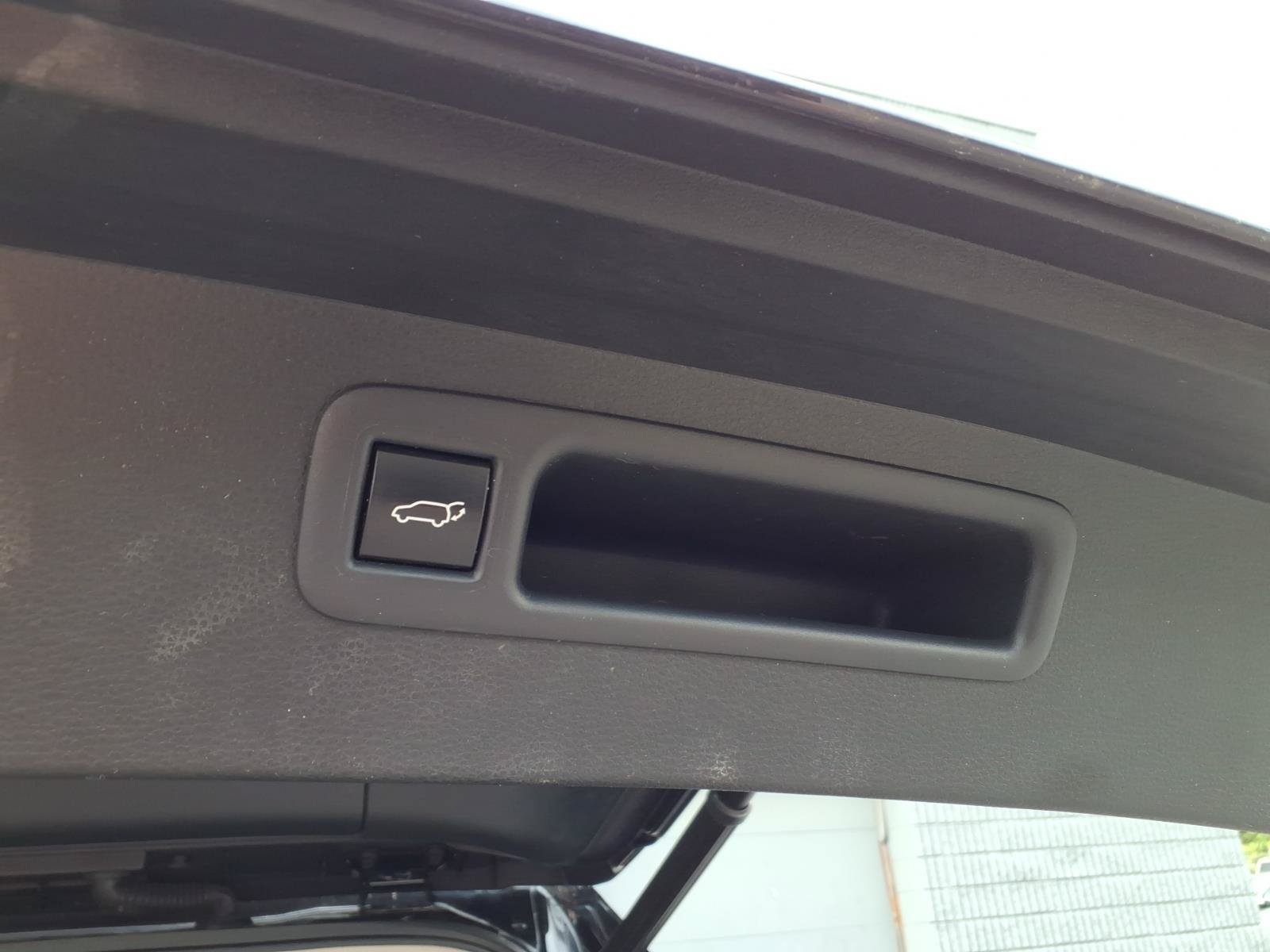 Used 2023 Toyota Highlander XLE AWD/4WD image 17