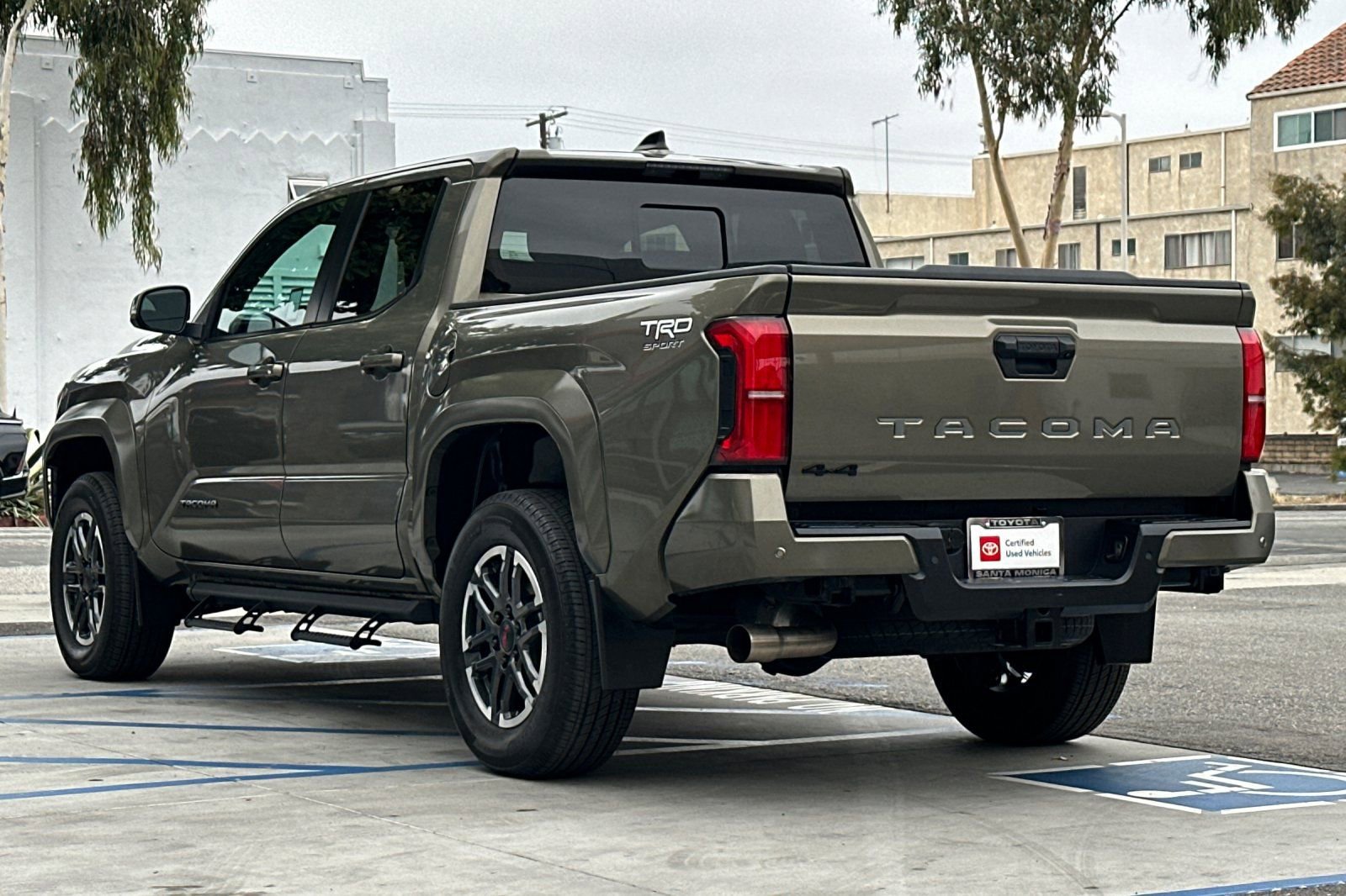 Used 2024 Toyota Tacoma TRD Sport w/ TRD Sport Upgrade Package AWD/4WD image 6