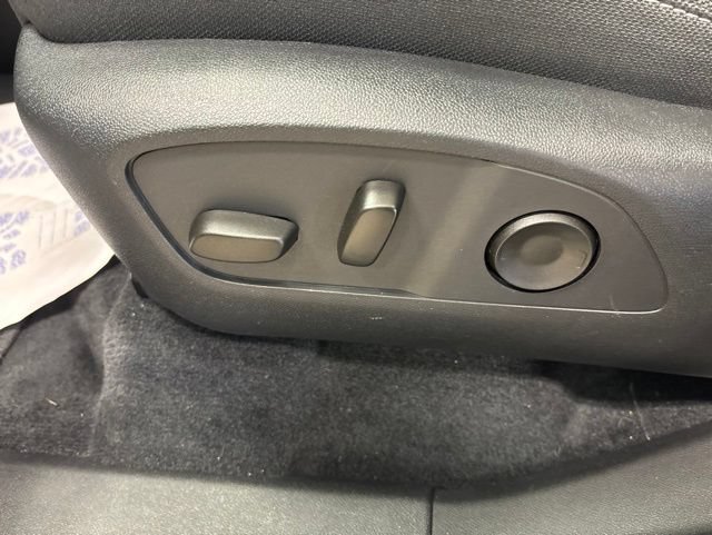 Used 2025 Chevrolet Traverse LT FWD image 44