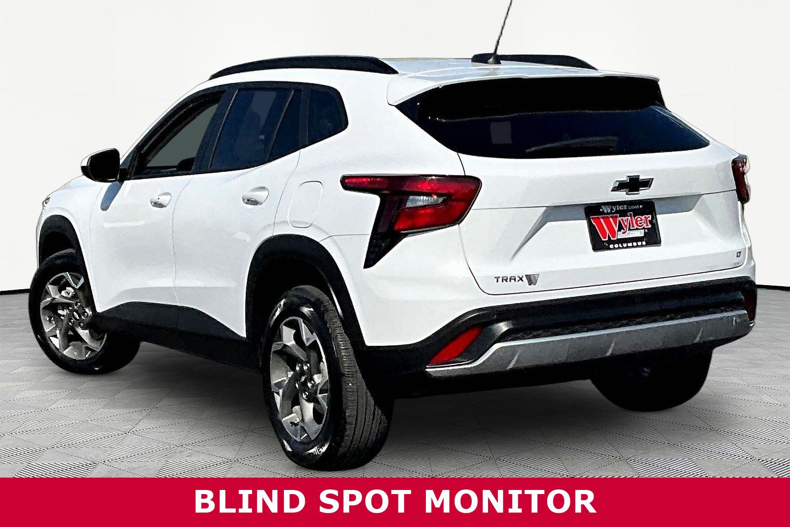 Used 2025 Chevrolet Trax LT w/ Driver Confidence Package image 4