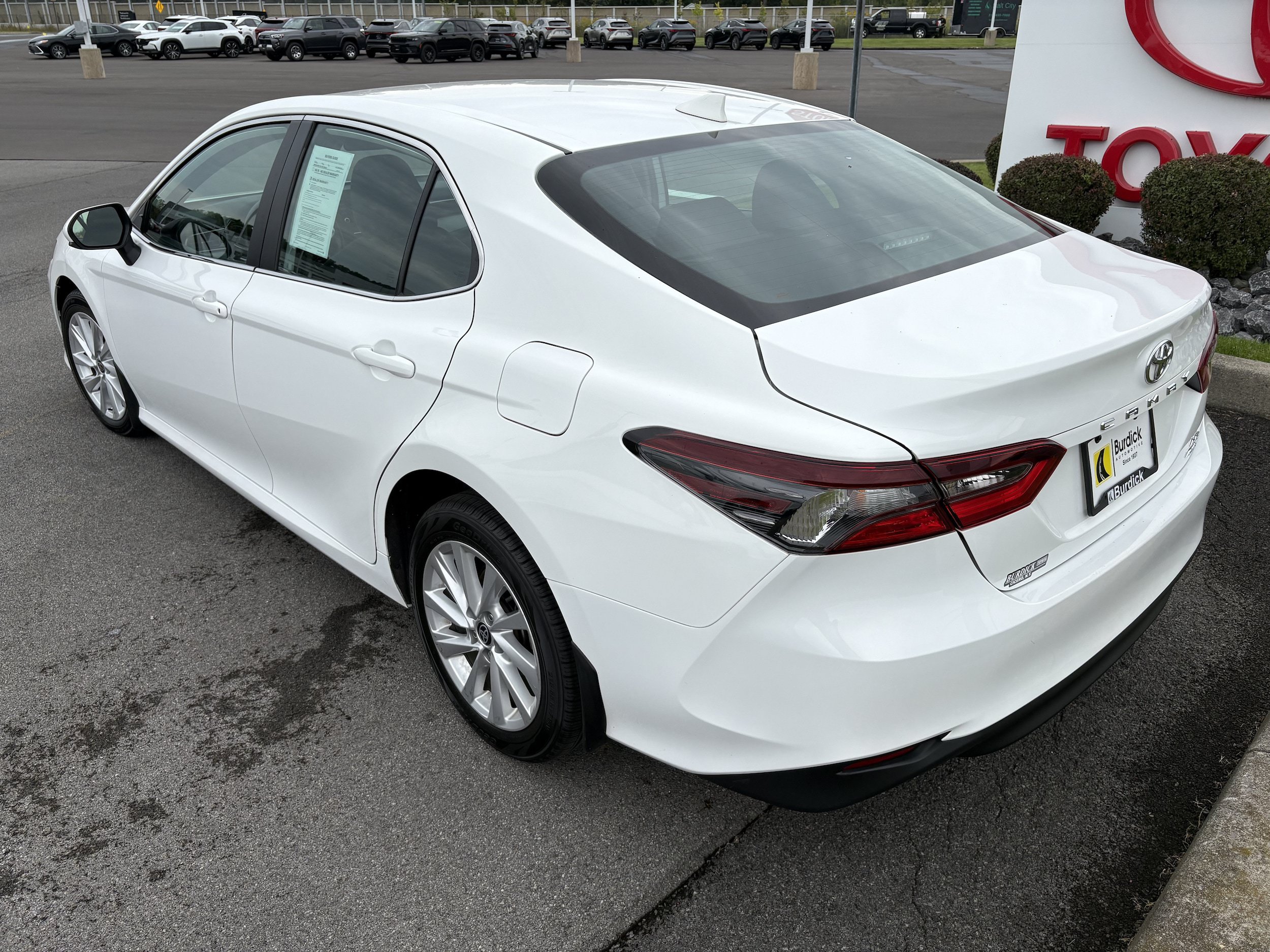 Used 2023 Toyota Camry LE AWD/4WD image 5