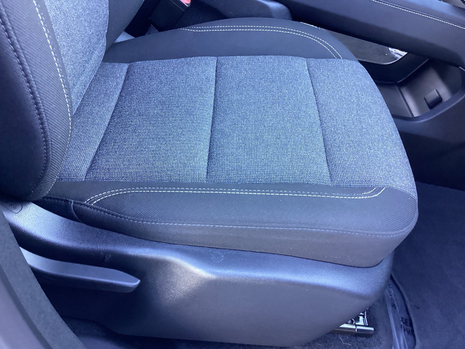 Used 2025 GMC Acadia Elevation image 19