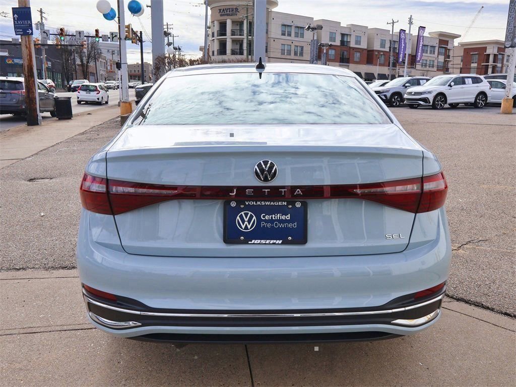 Certified 2025 Volkswagen Jetta SEL image 4