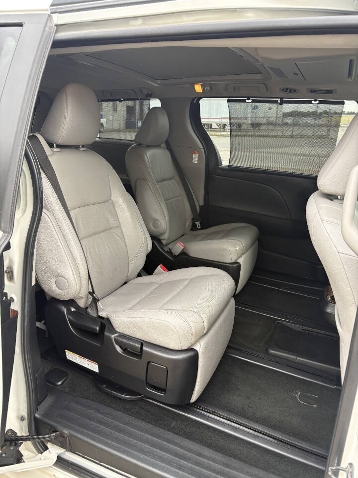Used 2015 Toyota Sienna Limited Premium w/ Advanced Technology Package FWD image 9