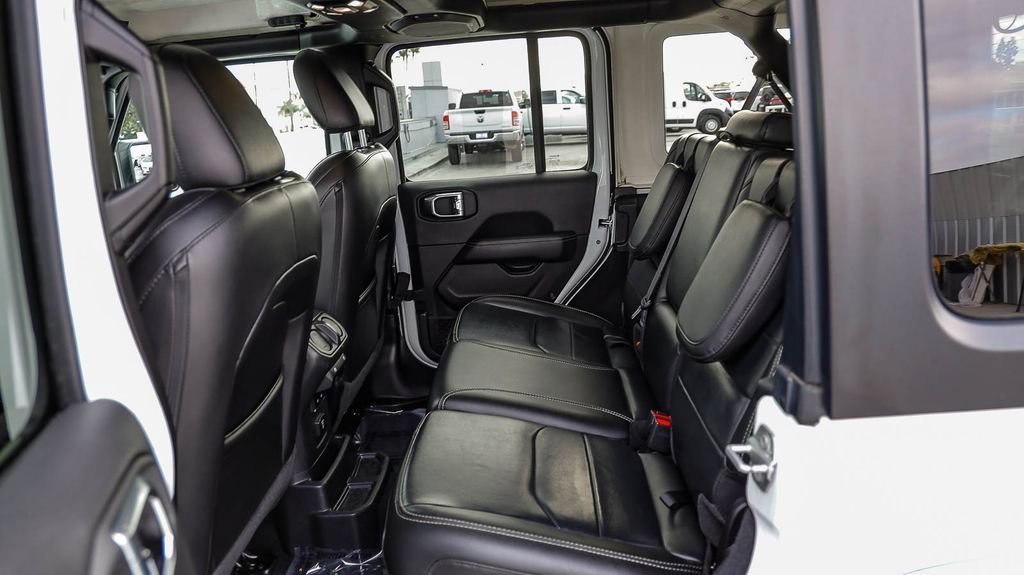 Used 2023 Jeep Wrangler Unlimited Sahara AWD/4WD image 23