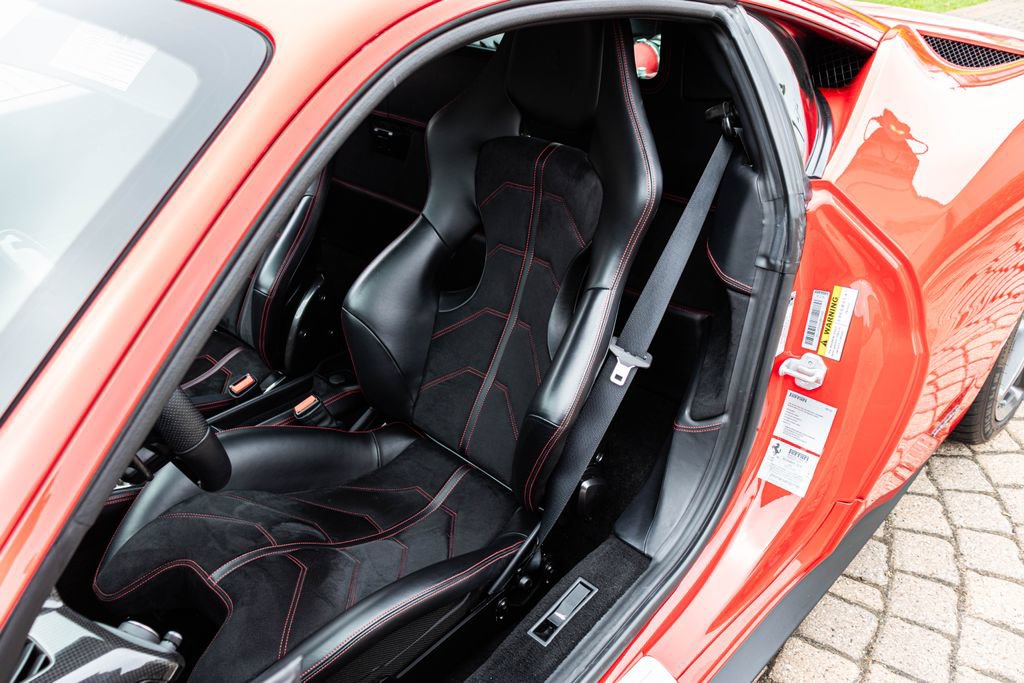 Used 2015 Ferrari 458 Italia Coupe RWD image 44