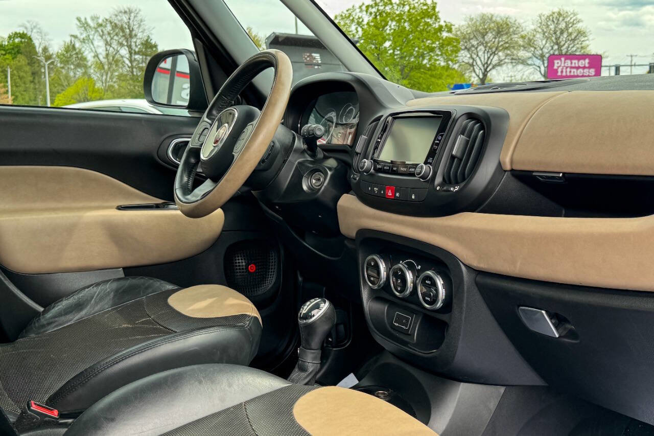 Used 2017 FIAT 500L Trekking w/ Popular Equipment Package FWD image 11