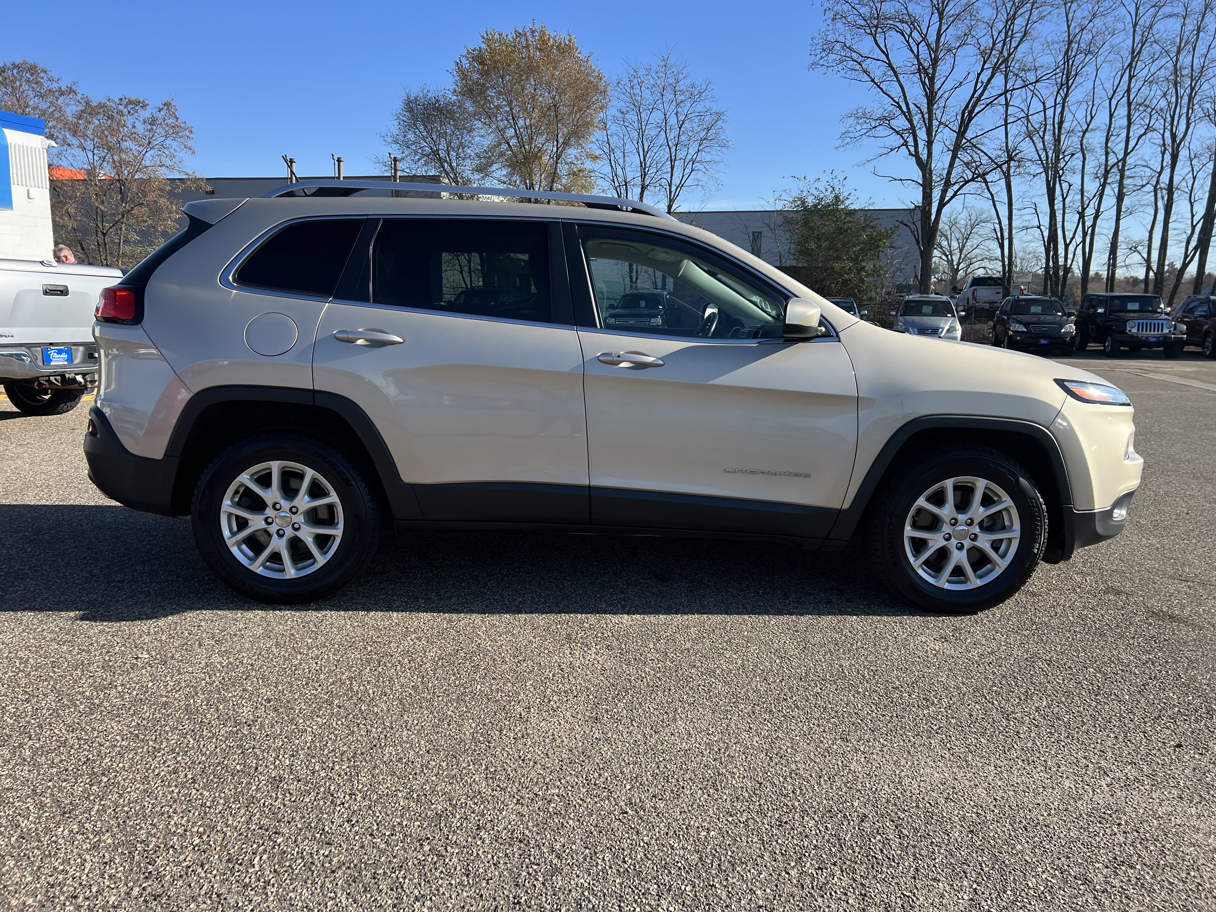 Used 2015 Jeep Cherokee Latitude w/ Comfort/Convenience Group image 8