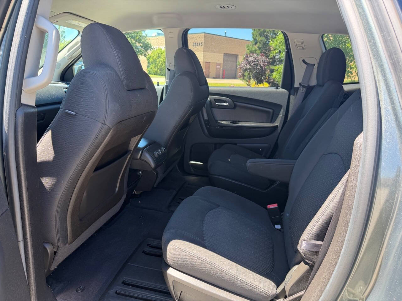 Used 2011 Chevrolet Traverse LT FWD image 9