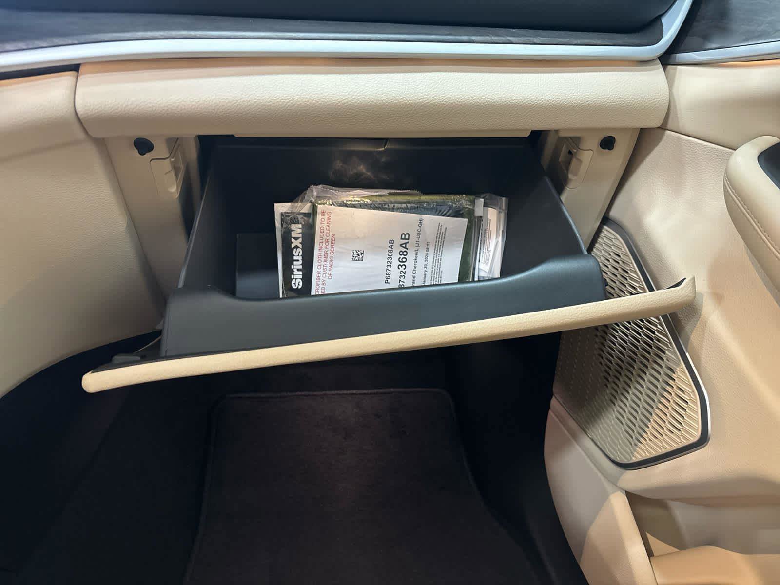 New 2026 Jeep Grand Cherokee L Limited w/ Luxury Tech Group II image 23