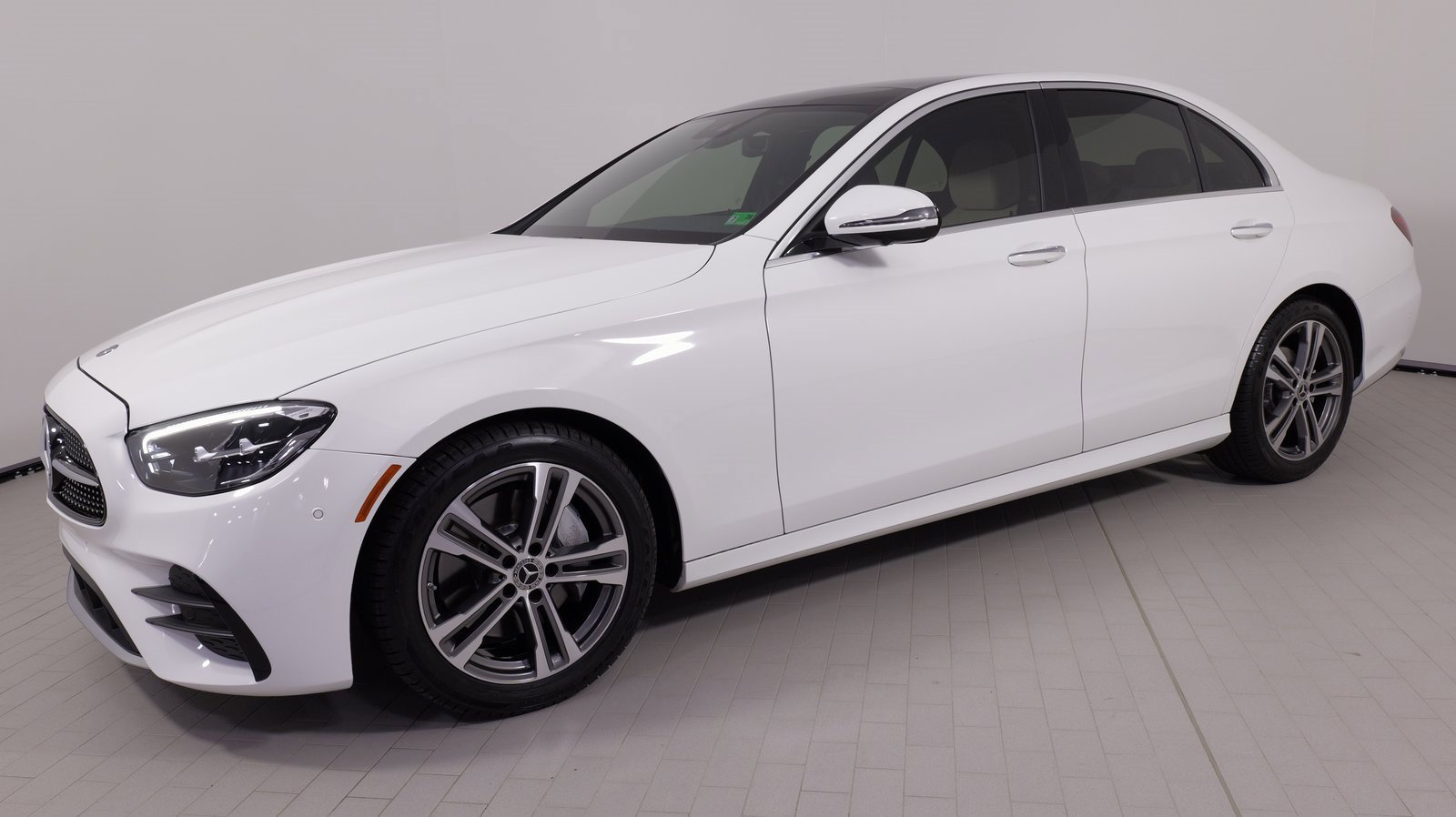 Used 2021 Mercedes-Benz E 350 Sedan image 3