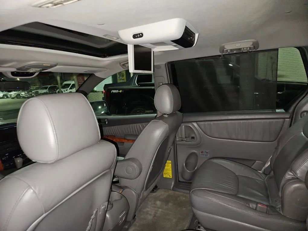 Used 2008 Toyota Sienna XLE Limited image 19