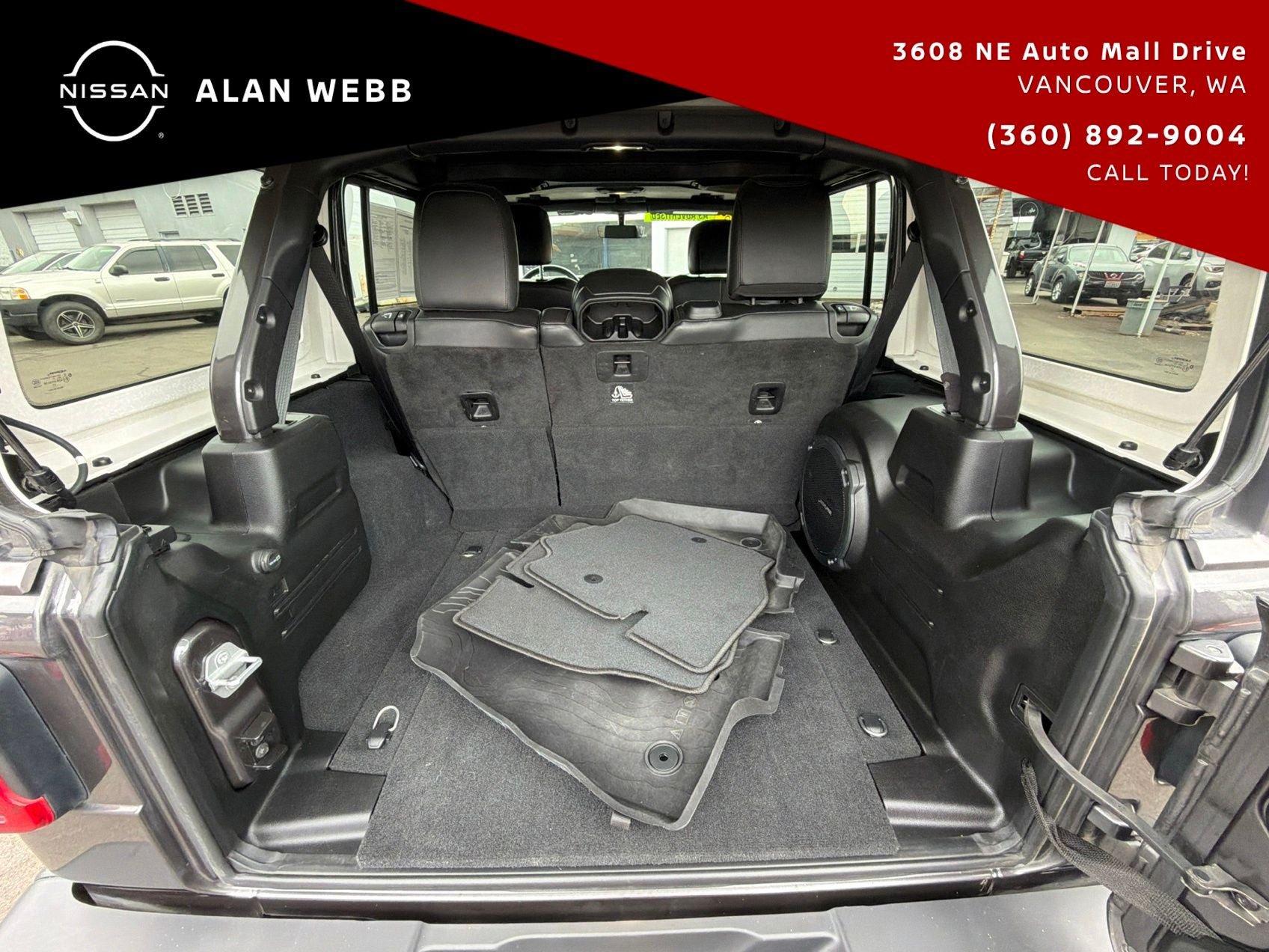 Used 2018 Jeep Wrangler Unlimited Sahara AWD/4WD image 31