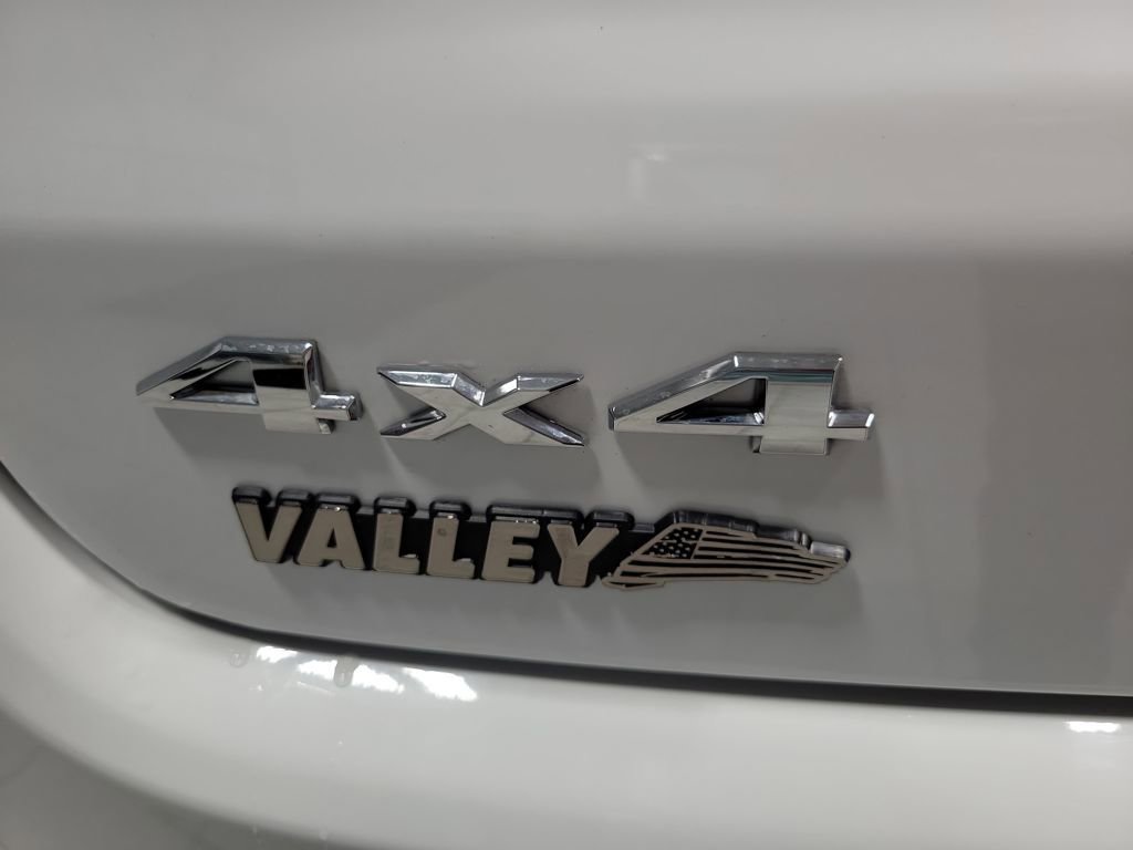 Used 2025 Jeep Compass Limited image 19