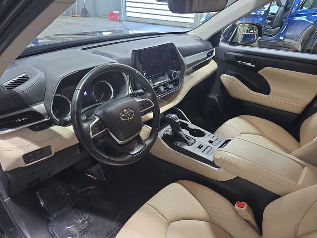 Used 2023 Toyota Highlander XLE image 18
