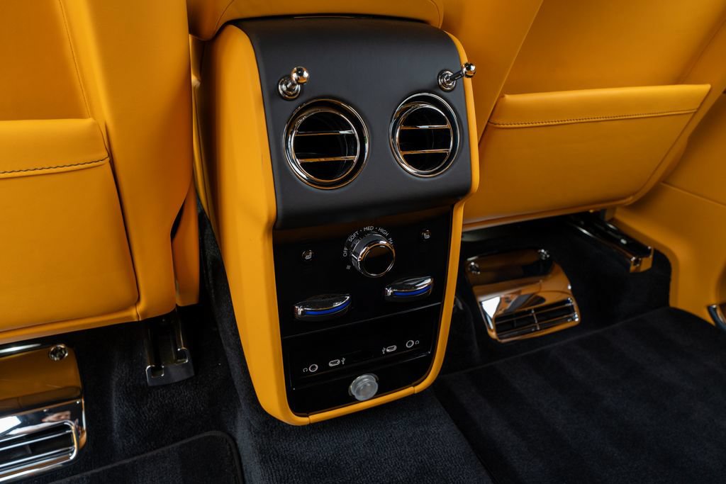 Used 2025 Rolls-Royce Cullinan AWD/4WD image 64