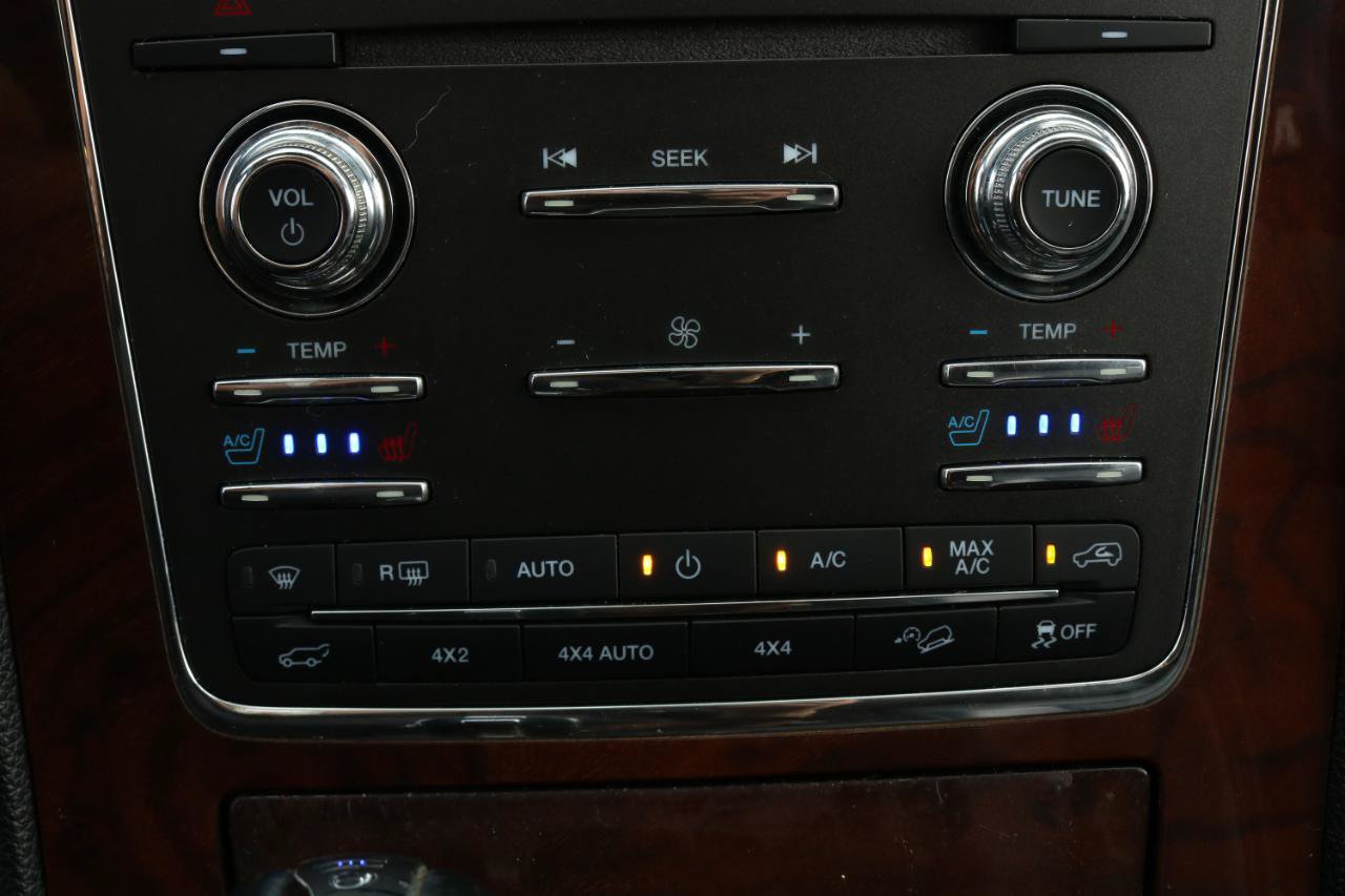 Used 2017 Lincoln Navigator Select AWD/4WD image 31