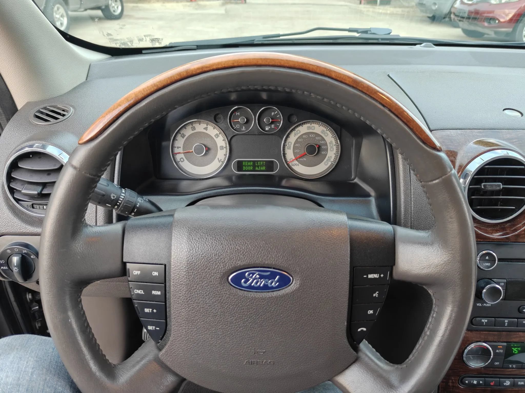 Used 2008 Ford Taurus X Limited FWD image 28
