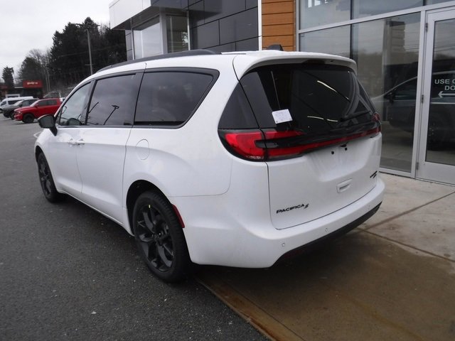 New 2026 Chrysler Pacifica Limited image 11
