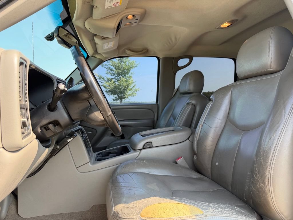 Used 2006 GMC Sierra 2500 SLT w/ Heavy-Duty Power Package AWD/4WD image 4