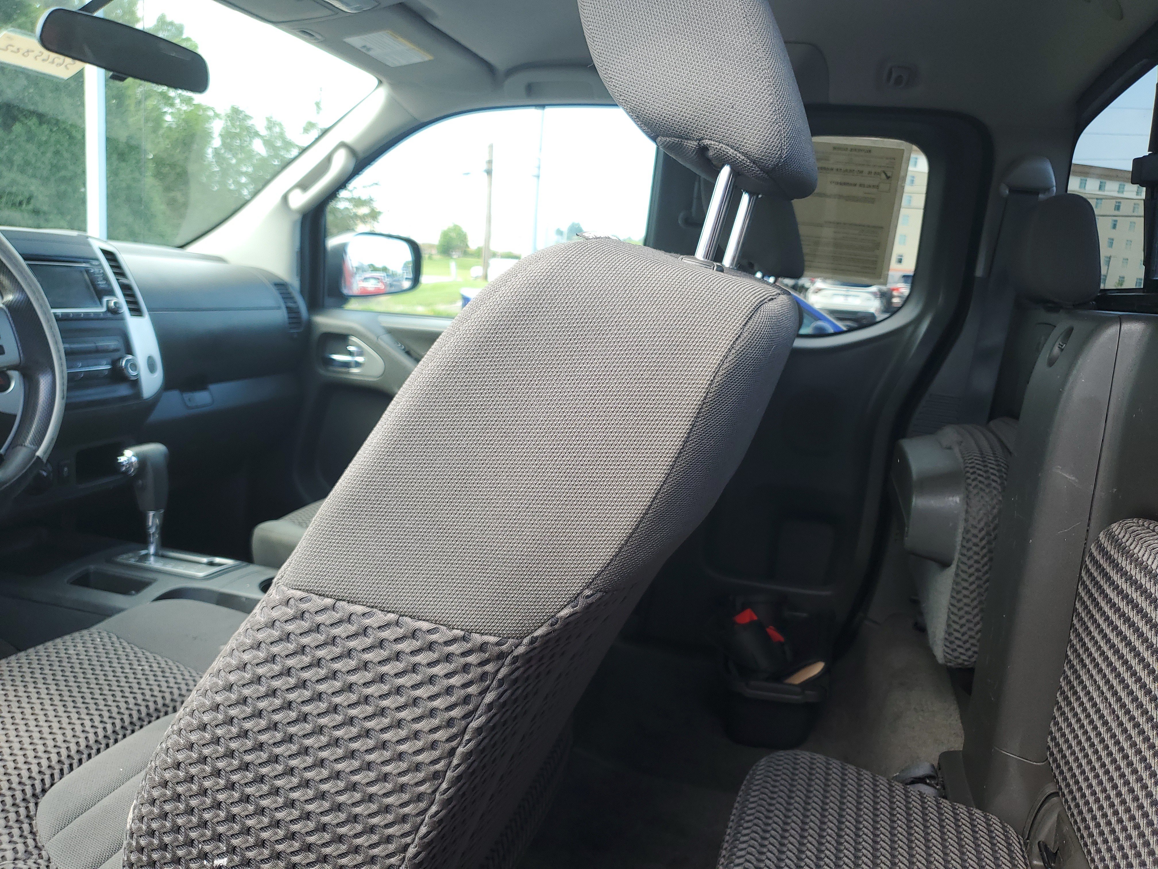 Used 2015 Nissan Frontier SV AWD/4WD image 12