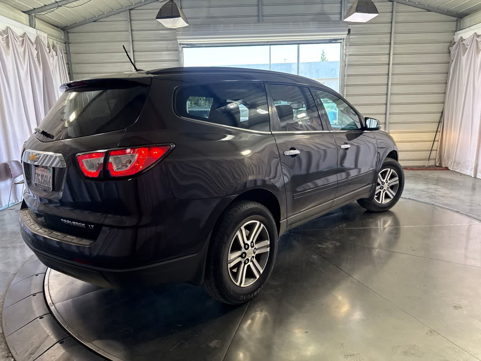 Used 2015 Chevrolet Traverse LT FWD image 4