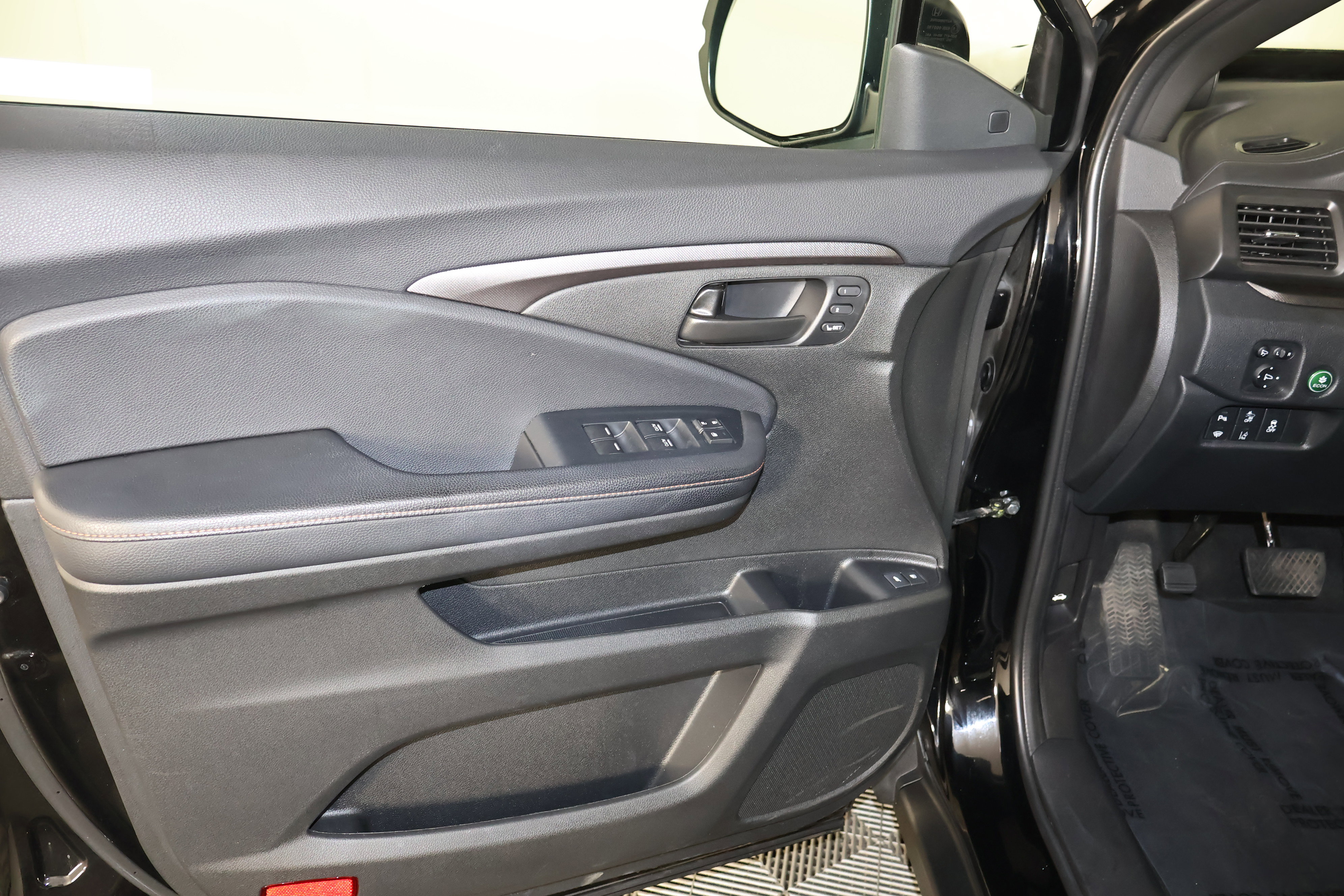 Certified 2022 Honda Passport TrailSport image 38