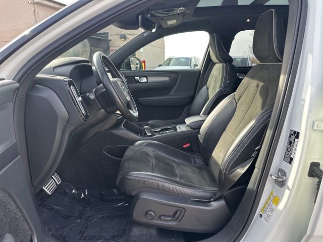 Used 2021 Volvo XC40 T5 R-Design w/ Climate Package image 16