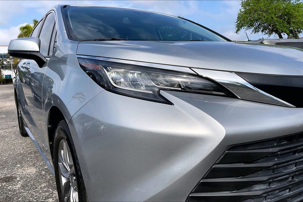 Used 2021 Toyota Sienna LE w/ LE Plus Package AWD/4WD image 26
