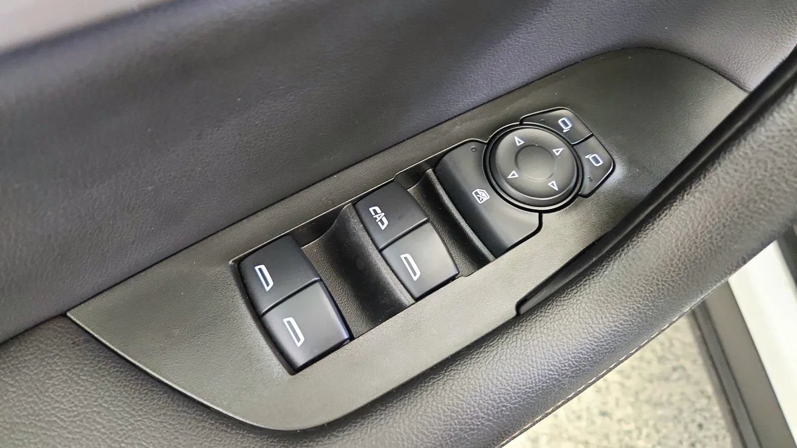 Used 2023 Chevrolet Blazer LT w/ Convenience Package FWD image 16