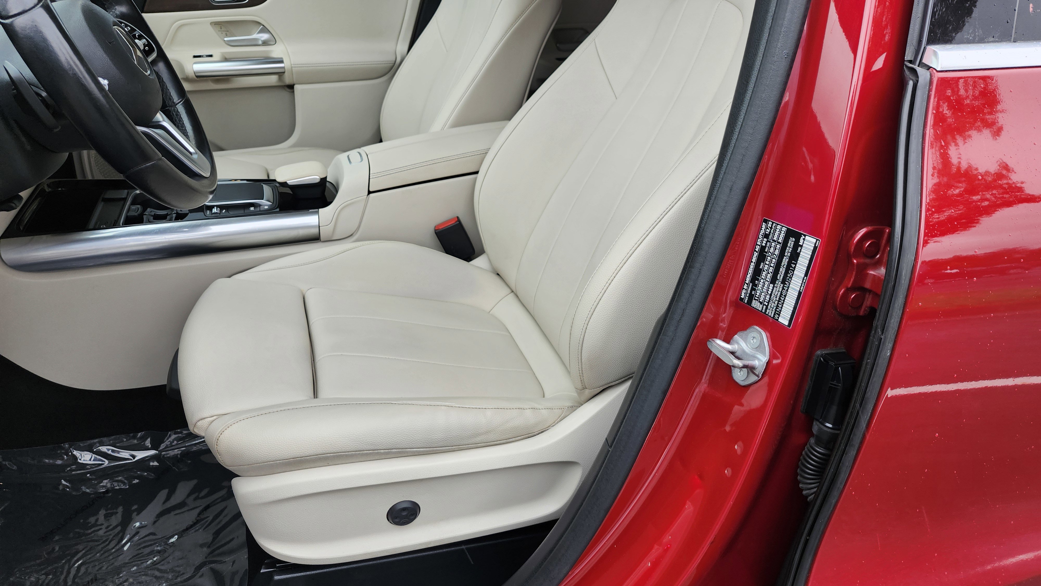 Used 2021 Mercedes-Benz GLA 250 4MATIC w/ Premium Package image 19