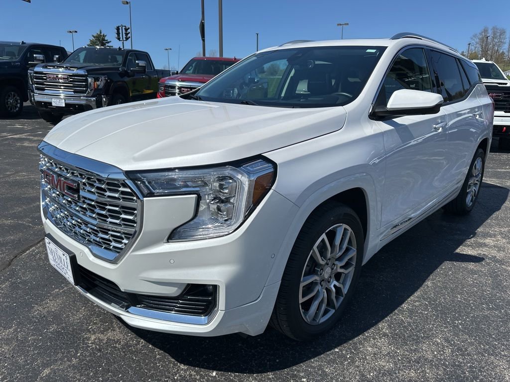 Used 2024 GMC Terrain Denali w/ Denali Premium Package image 7