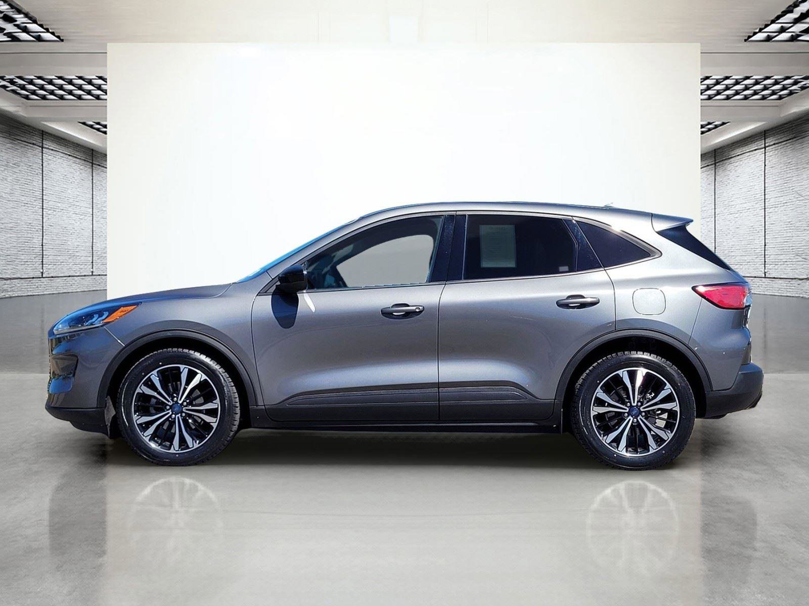 Used 2022 Ford Escape SE w/ SE Sport Appearance Package image 10