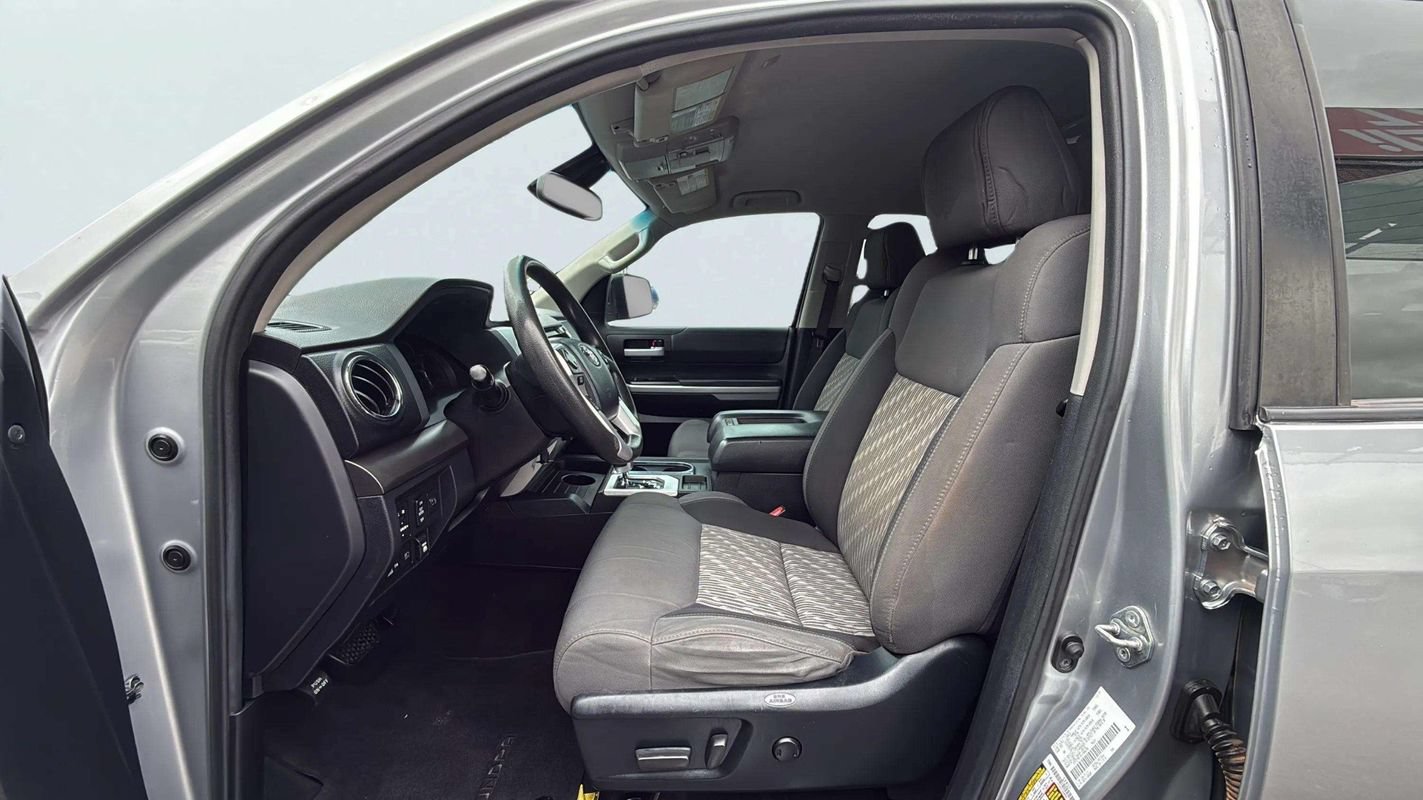 Used 2020 Toyota Tundra SR5 w/ SR5 Convenience Package AWD/4WD image 17