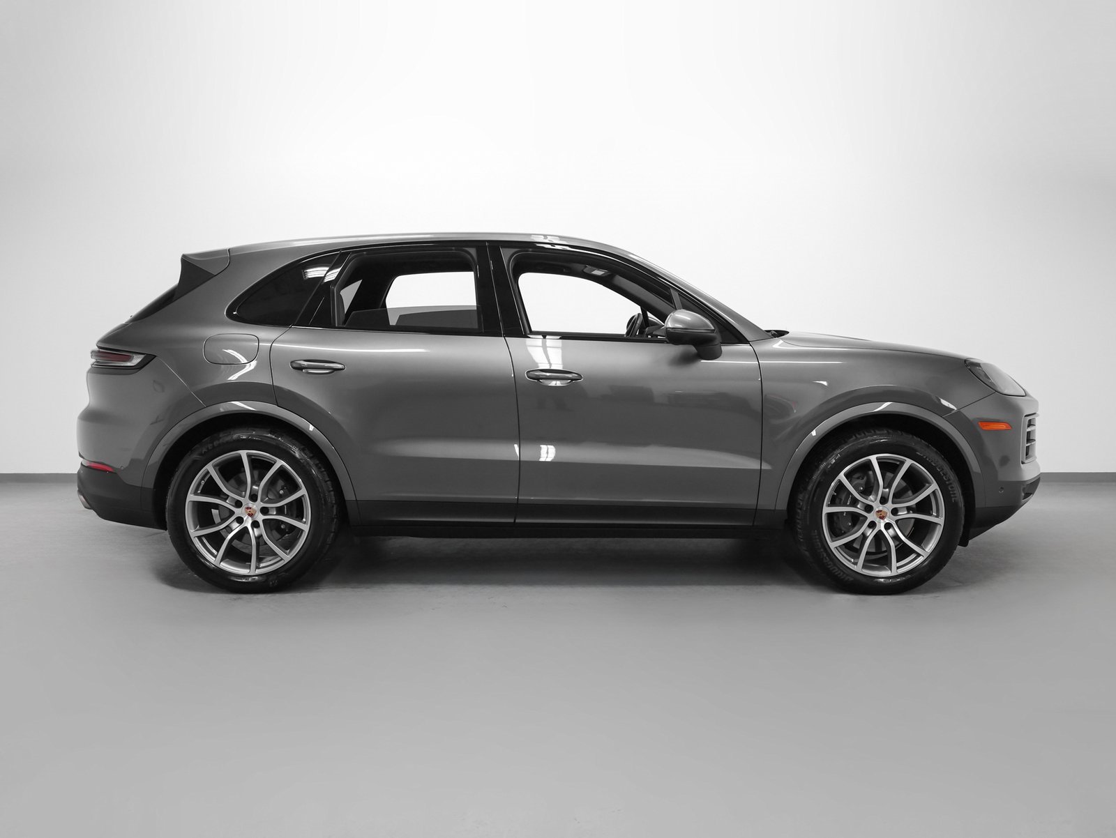 Used 2025 Porsche Cayenne image 13