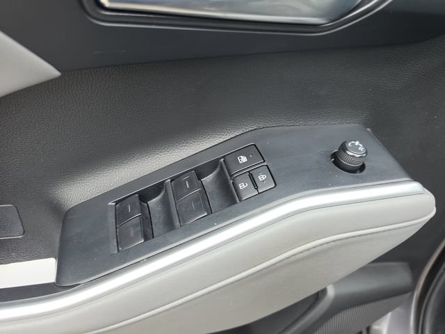 Used 2022 Toyota Highlander XLE FWD image 19