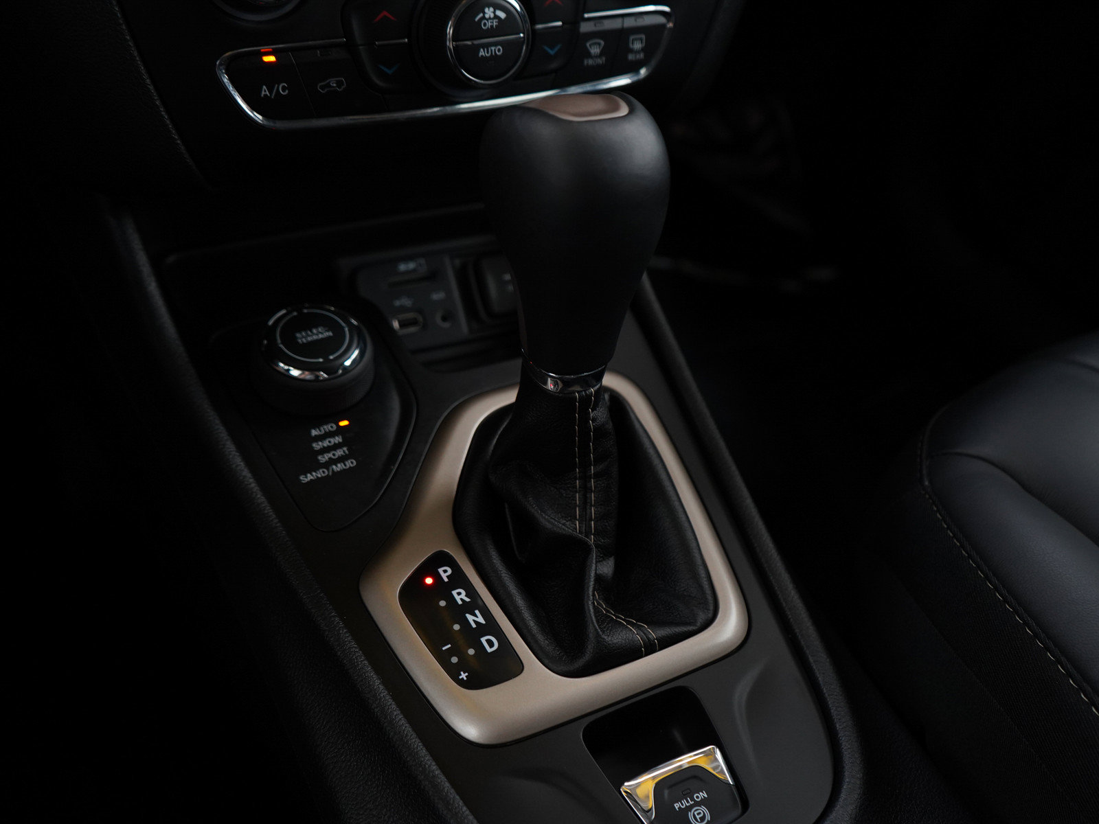 Used 2018 Jeep Cherokee Limited AWD/4WD image 23