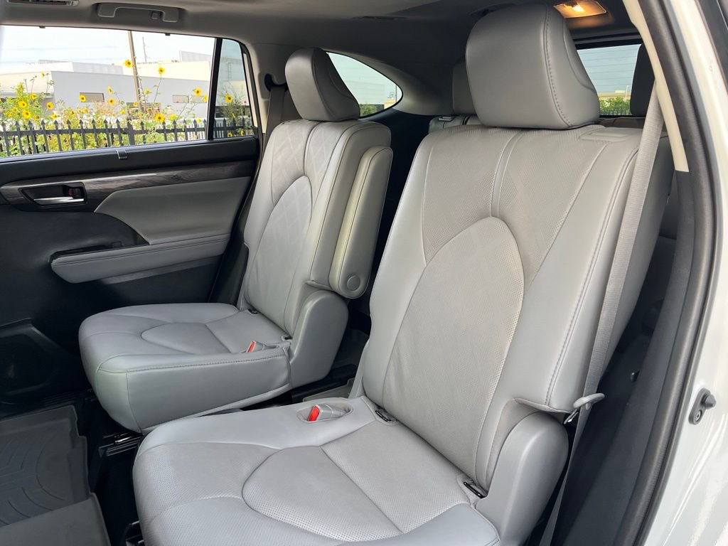 Used 2021 Toyota Highlander Platinum FWD image 27