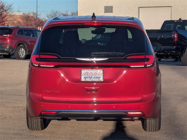 New 2026 Chrysler Pacifica Select image 4