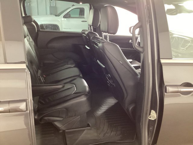 Used 2019 Chrysler Pacifica Touring-L FWD image 24