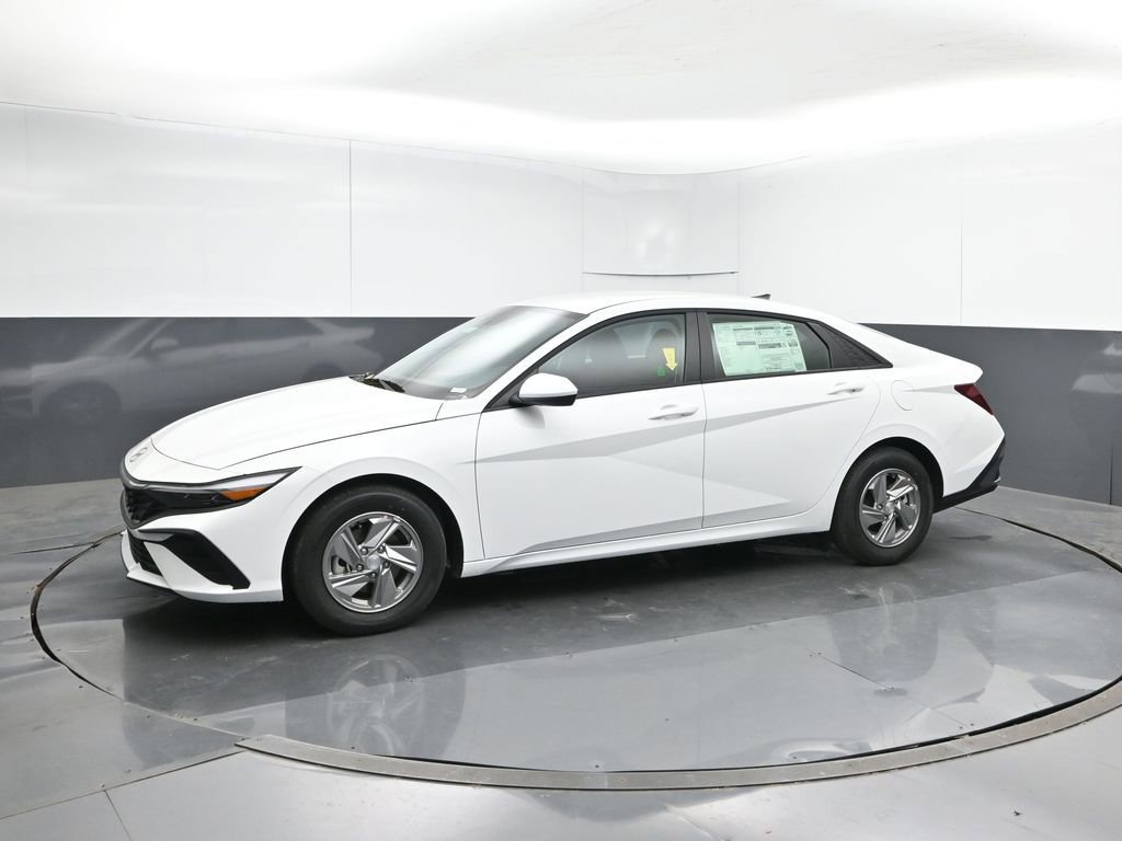 New 2026 Hyundai Elantra SE image 2