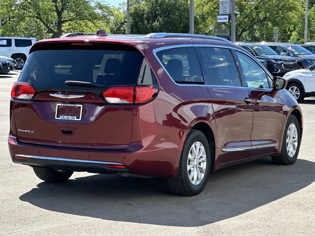 Used 2018 Chrysler Pacifica Touring-L Plus FWD image 6