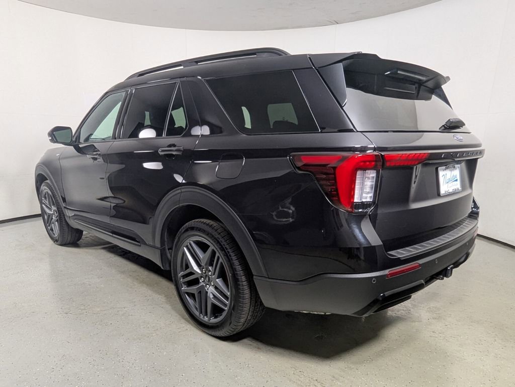Used 2025 Ford Explorer ST-Line w/ ST-Line Street Pack image 6