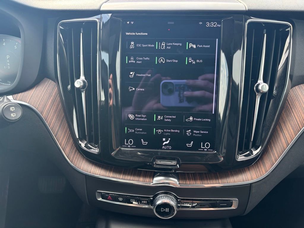 Used 2021 Volvo XC60 T5 Momentum w/ Premium Package image 15