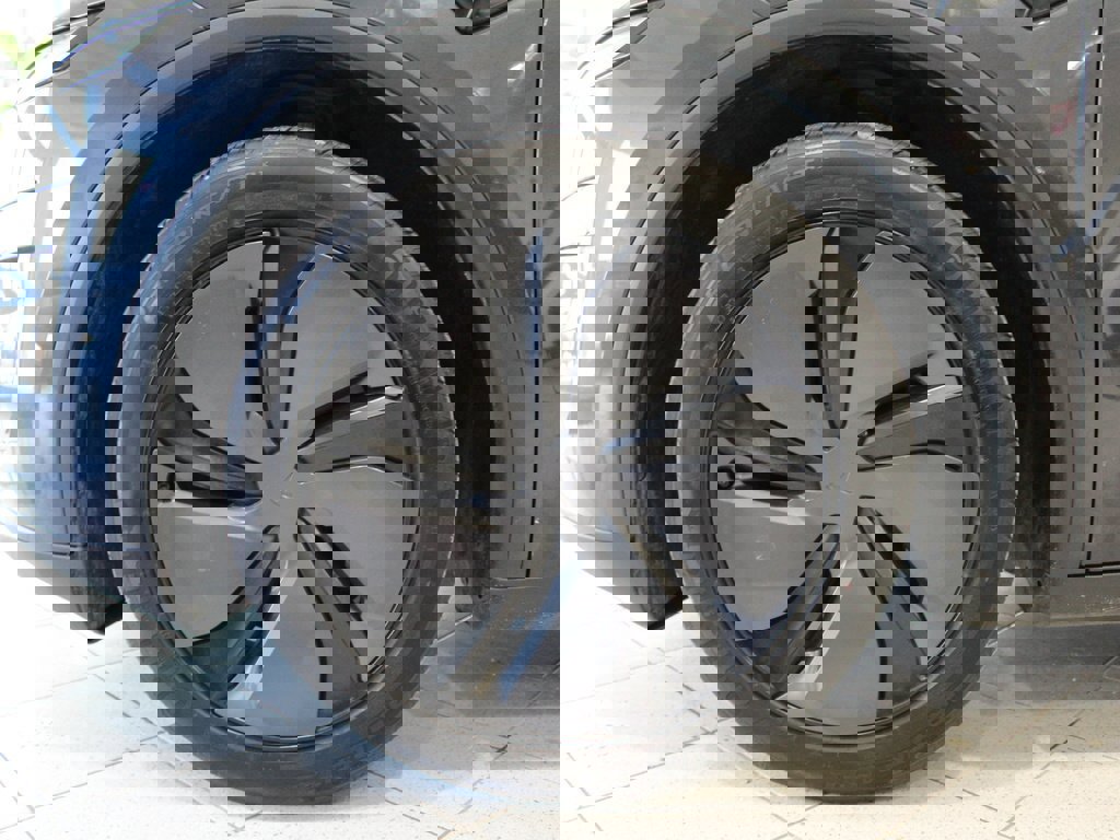 Used 2026 Tesla Model Y Long Range image 8