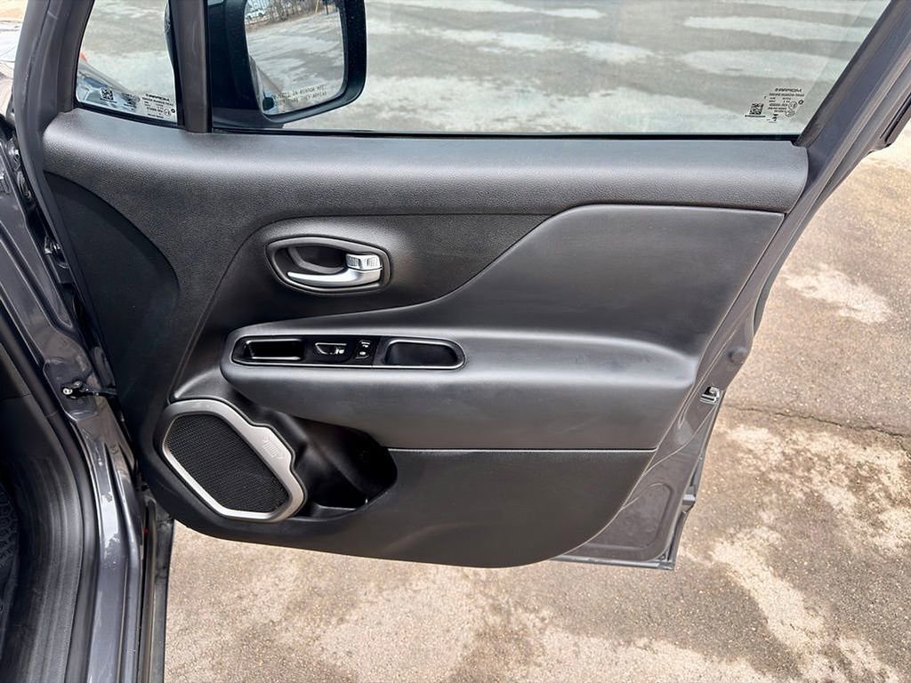 Used 2022 Jeep Renegade Limited AWD/4WD image 31