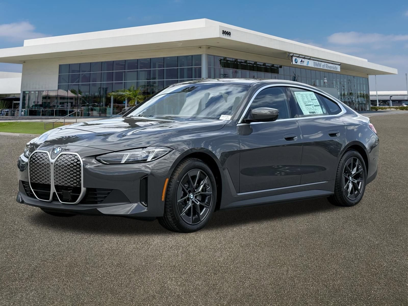 New 2026 BMW i4 eDrive40 w/ Parking Assistance Package RWD image 4