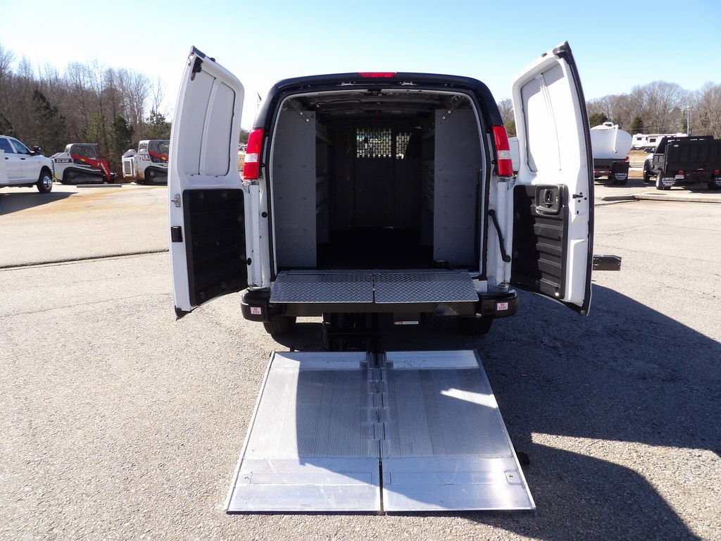 Used 2022 Chevrolet Express 3500 w/ Driver Convenience Package image 38