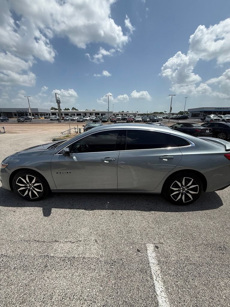 Used 2025 Chevrolet Malibu RS FWD image 4